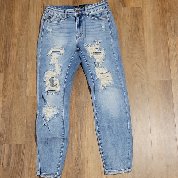 Judy Blue Denim - Judy Blue Boyfriend Fit Distressed Blue Jeans